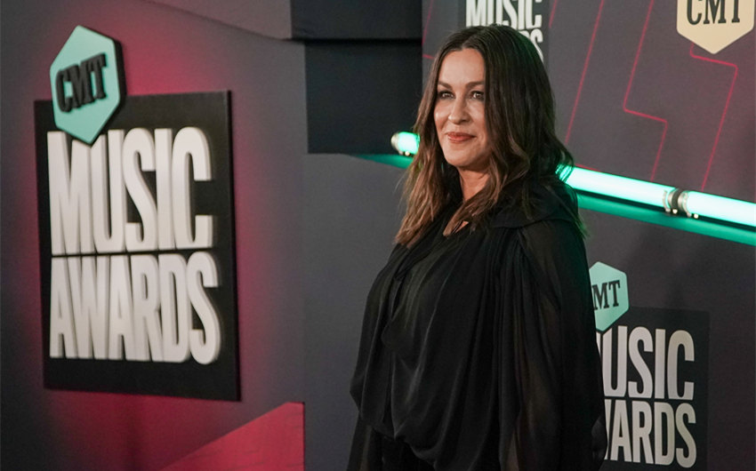 who is the husband of alanis morissette